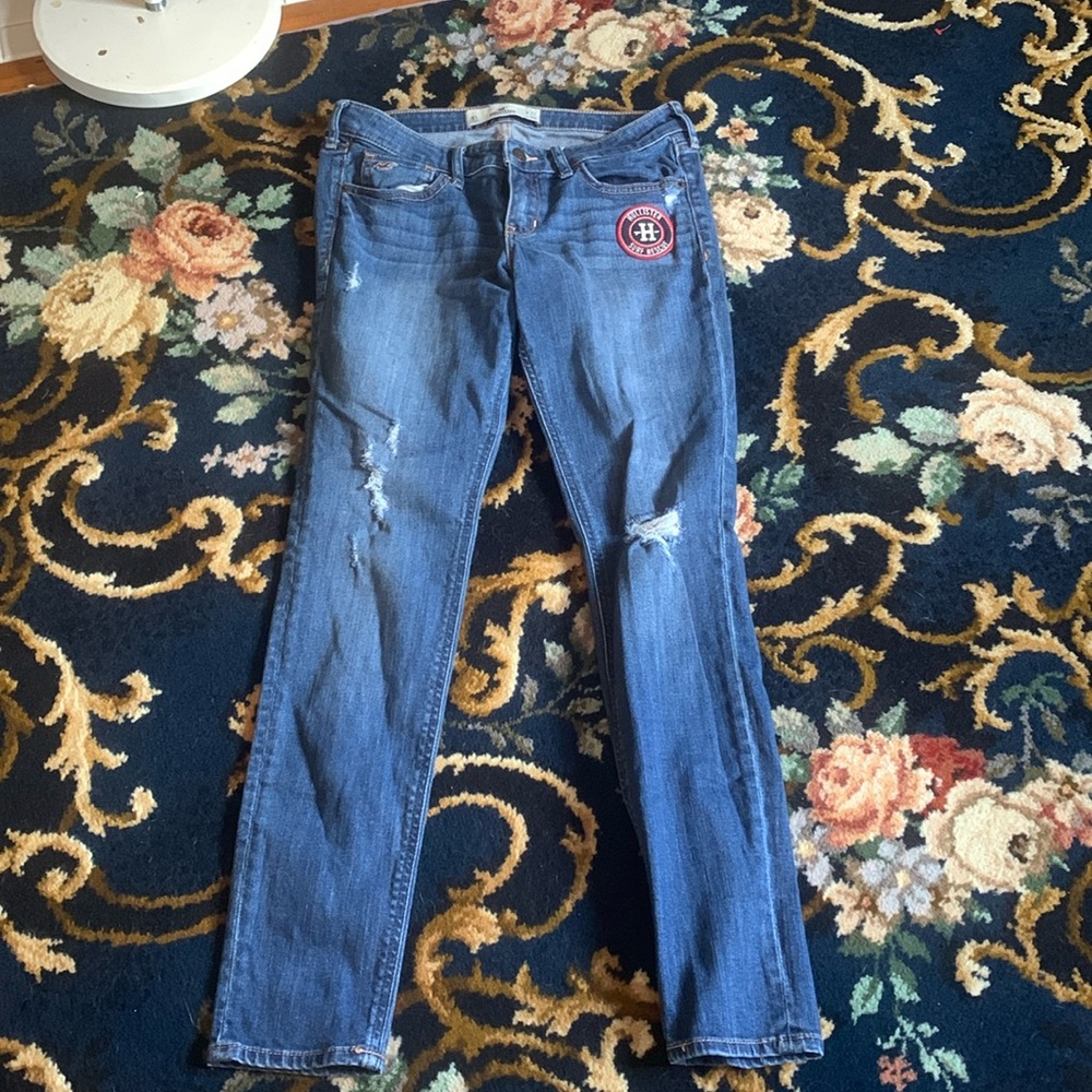 Hollister Super skinny surf rescue distressed jeans.‎ Worn about 5x
